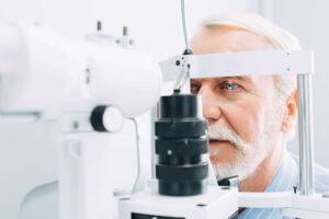 How Do Doctors Check the Retina? featured image