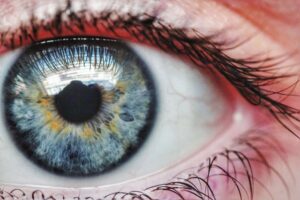 What is the Treatment for Fluid Behind the Retina After Surgery? featured image