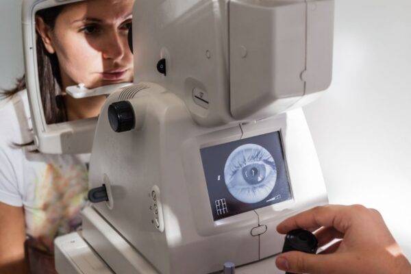 Which Retinal Diseases Progress Without Early Symptoms featured image